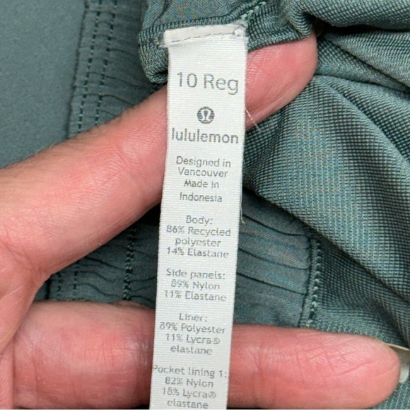 Lululemon Hotty Hot Short II 2.5" Dark Forest Lined Size 10 Athleisure Shorts - Picture 14 of 16